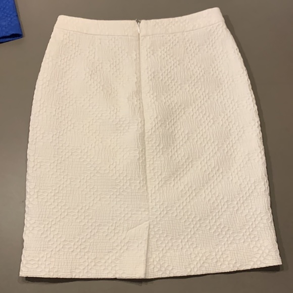 Banana Republic Pencil Skirt - Picture 3 of 7